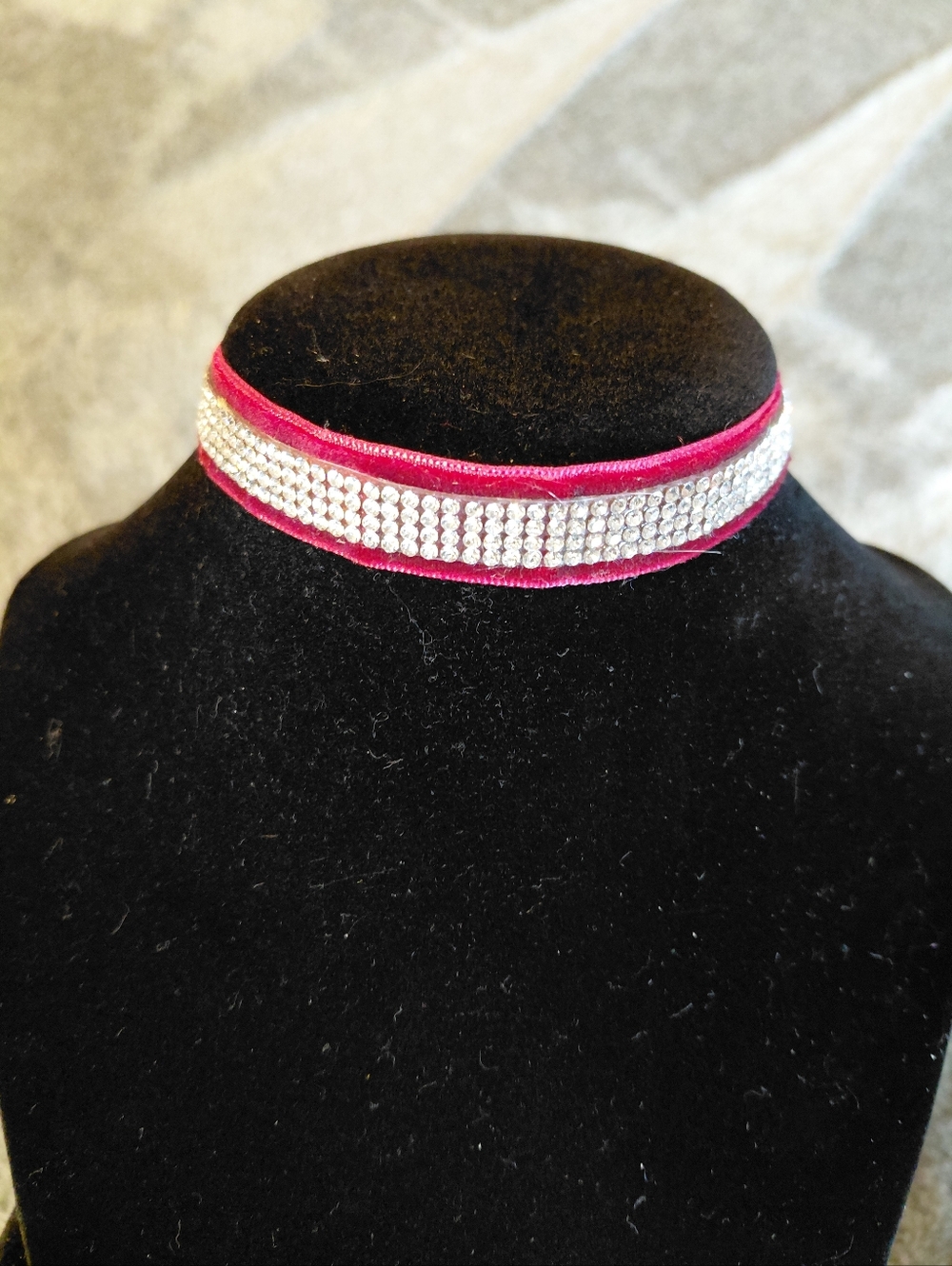 Elegant Red & Black VELVET CHOKER - Picture 5 of 8